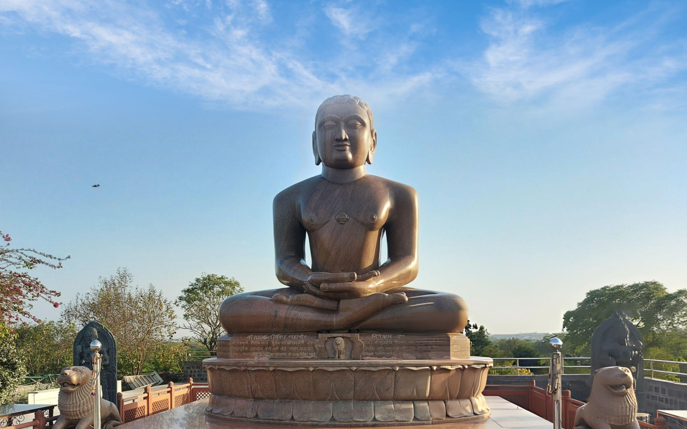 Mahavir Jayanti Wishes: Heartfelt Messages to Share on This Auspicious Day