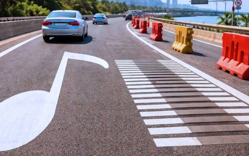 indias-first-musical-road-mumbai